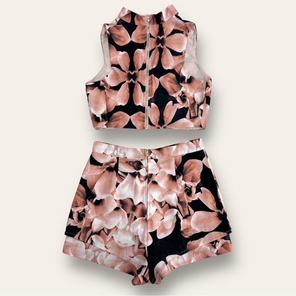 L’atiste By Amy Two Piece Floral Set High Rise Shorts Crop Top Navy Pink - Picture 2 of 16